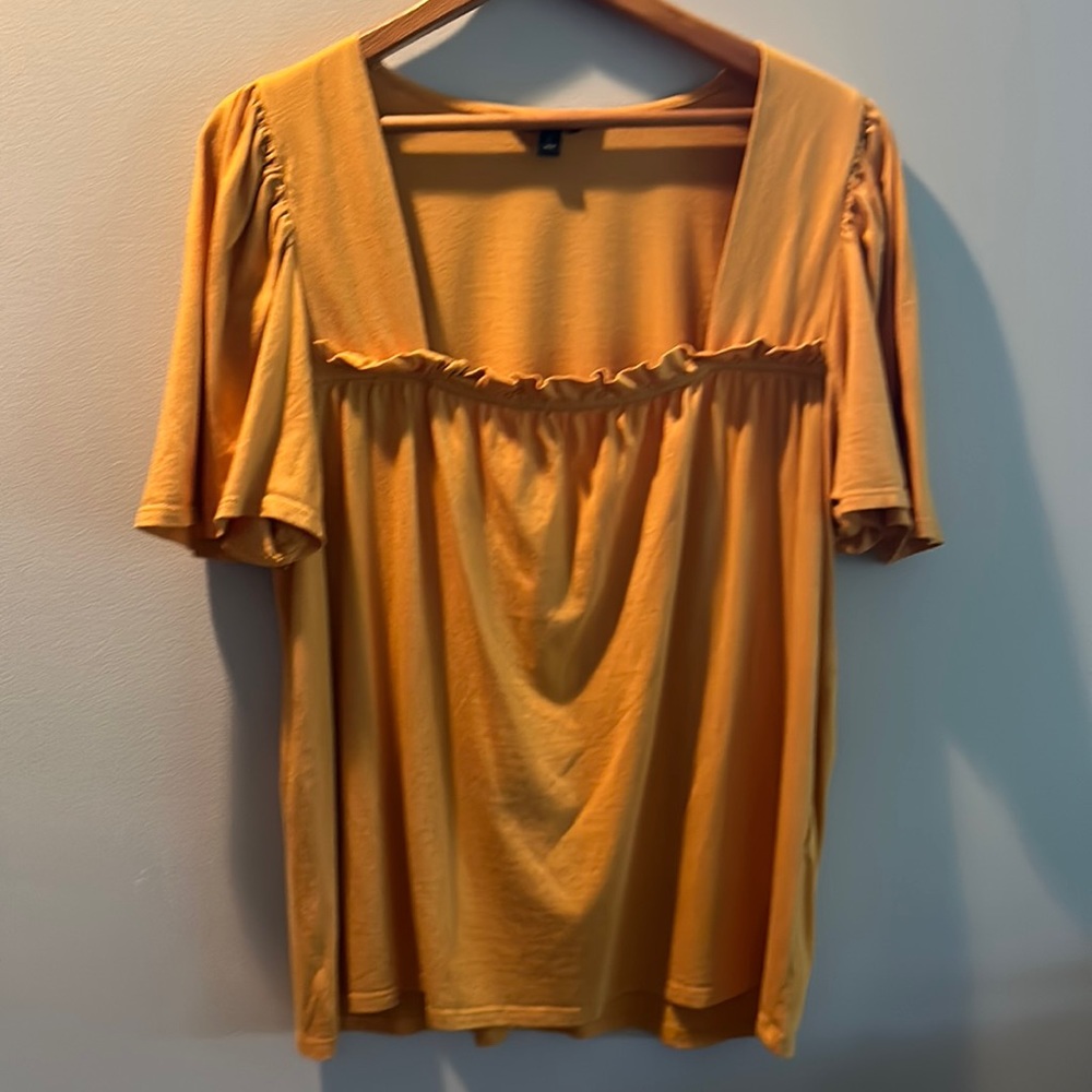 Gold Banana Republic top! LG